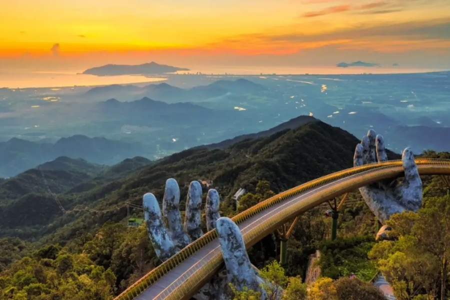 Cầu Vàng – Bà Nà Hills (Đà Nẵng)