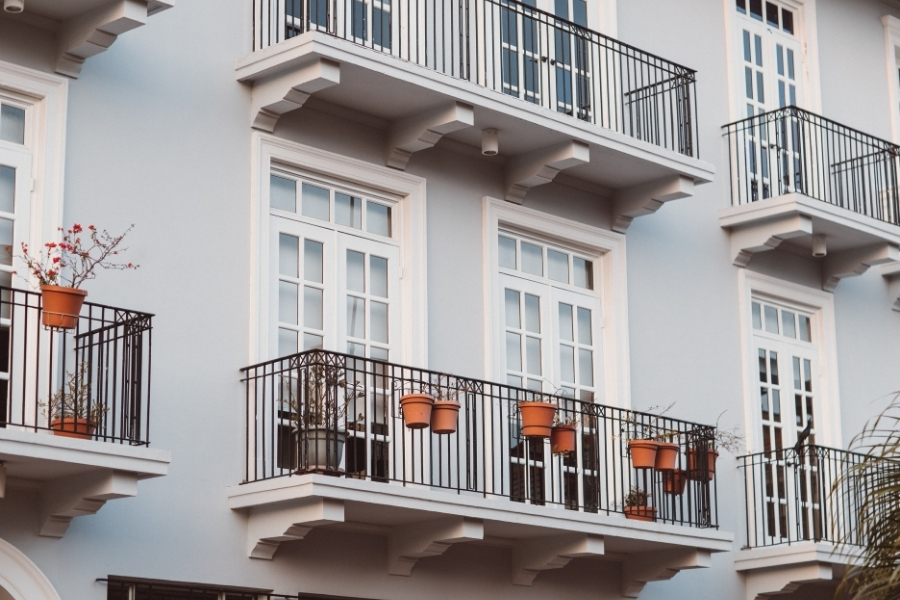 Nhà xem theo hướng ban công